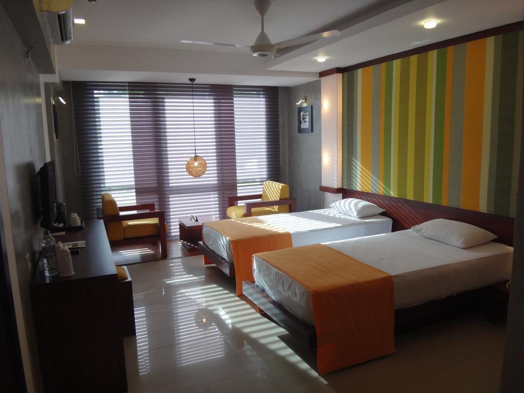 Hotel Topaz Канди Екстериор снимка
