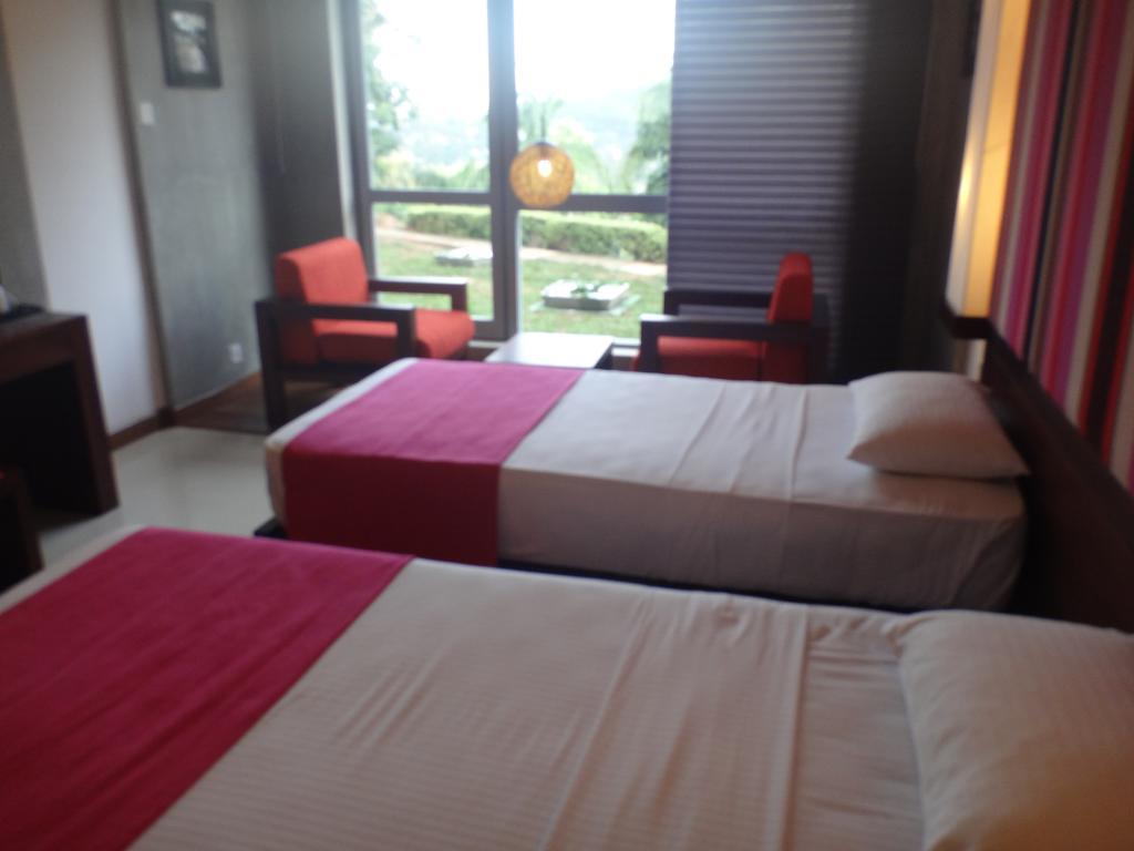 Hotel Topaz Канди Екстериор снимка