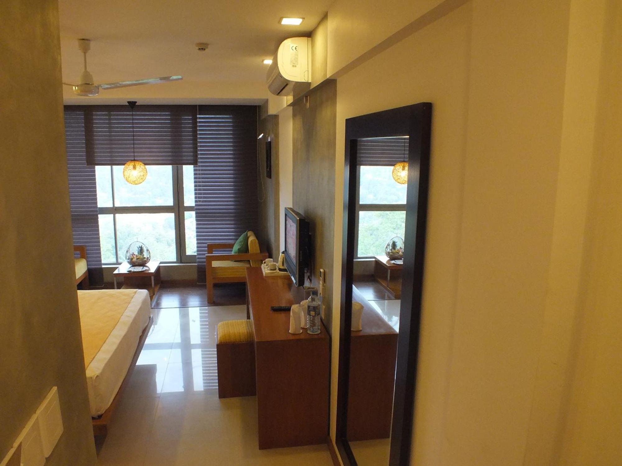 Hotel Topaz Канди Екстериор снимка