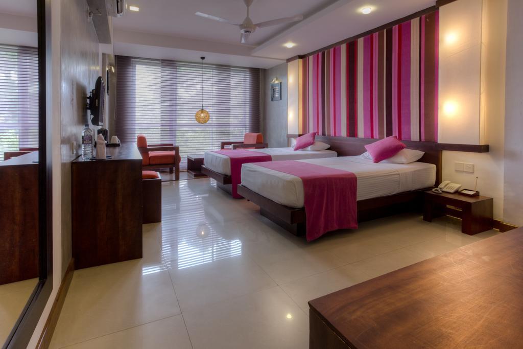 Hotel Topaz Канди Екстериор снимка