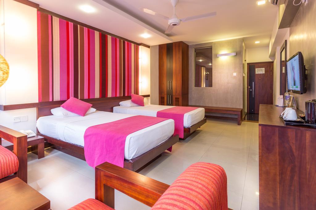 Hotel Topaz Канди Екстериор снимка