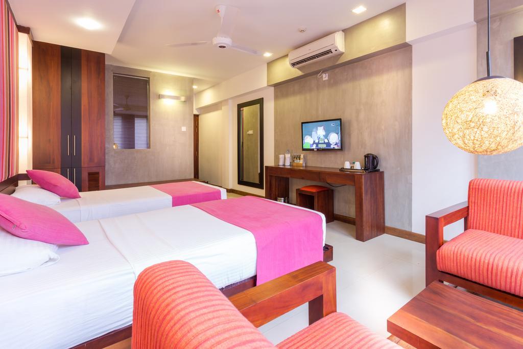 Hotel Topaz Канди Екстериор снимка