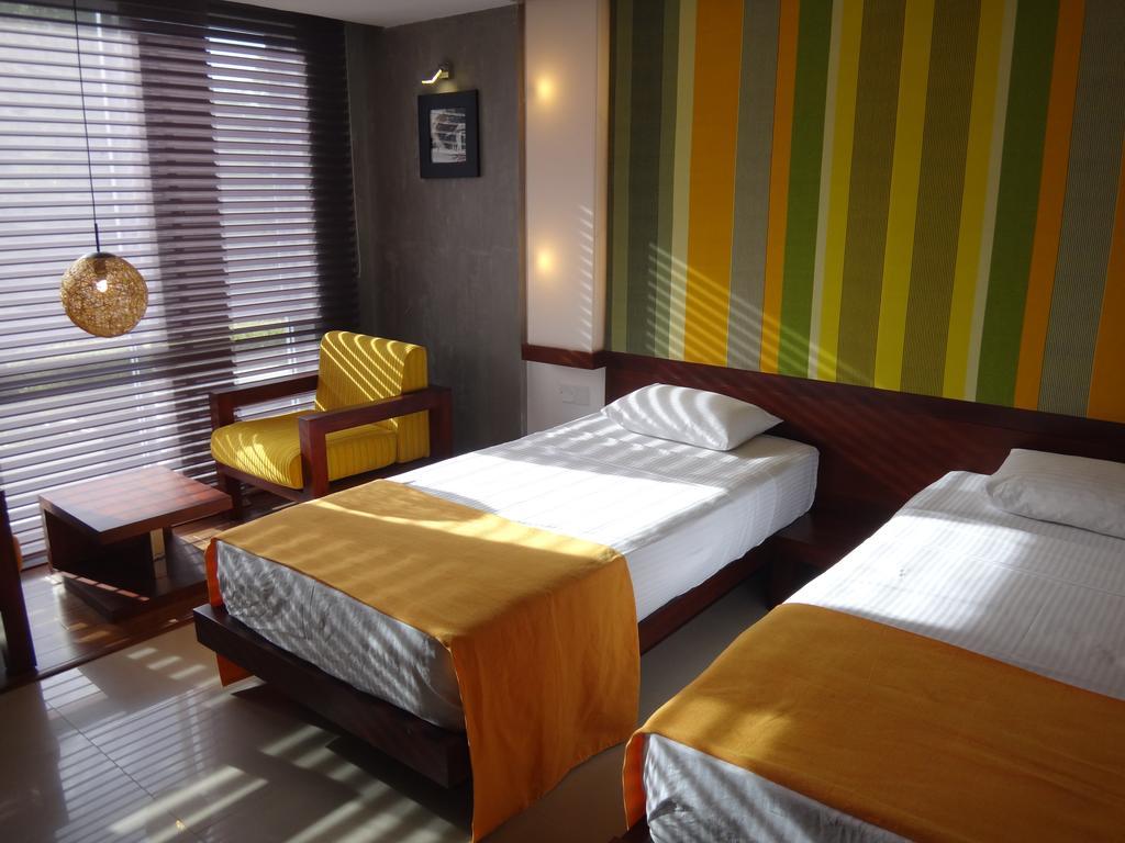 Hotel Topaz Канди Екстериор снимка