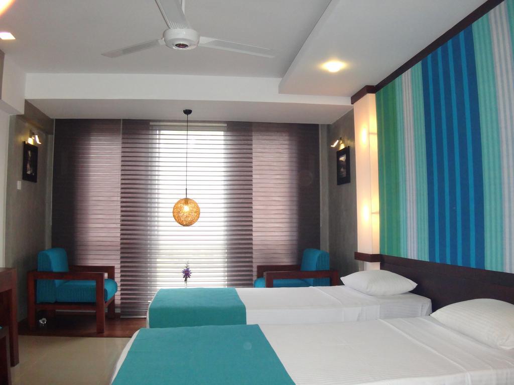Hotel Topaz Канди Екстериор снимка