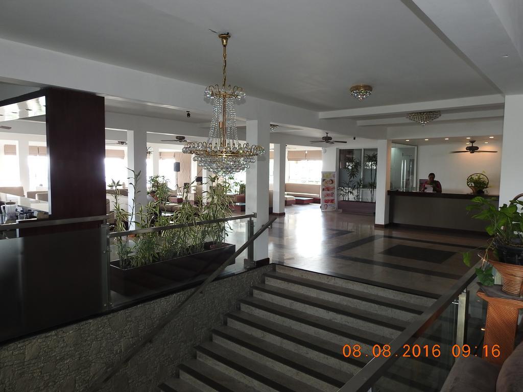Hotel Topaz Канди Екстериор снимка