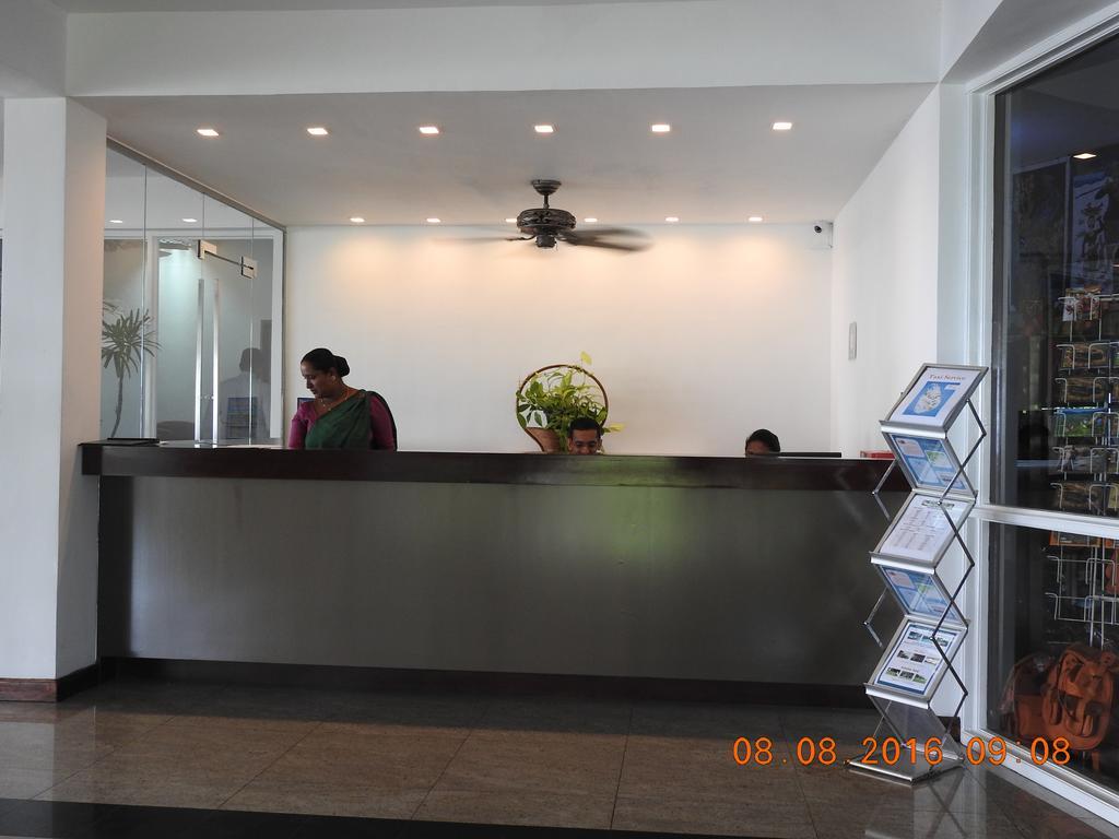 Hotel Topaz Канди Екстериор снимка