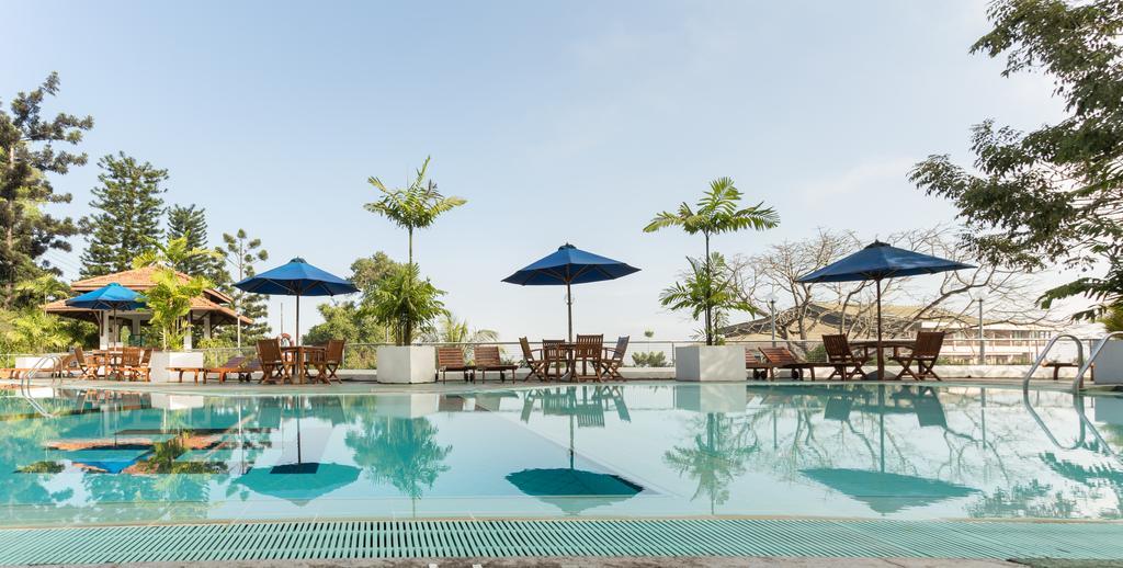 Hotel Topaz Канди Екстериор снимка