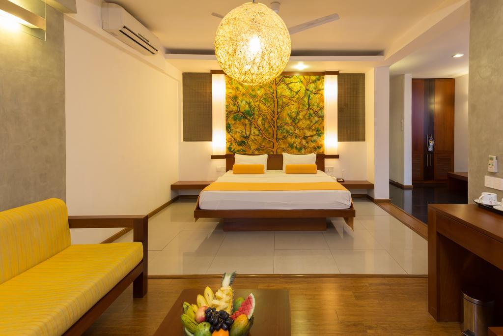 Hotel Topaz Канди Екстериор снимка