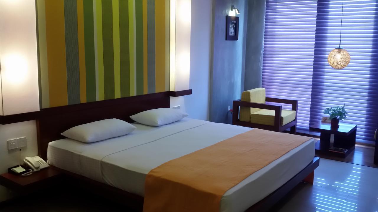 Hotel Topaz Канди Екстериор снимка