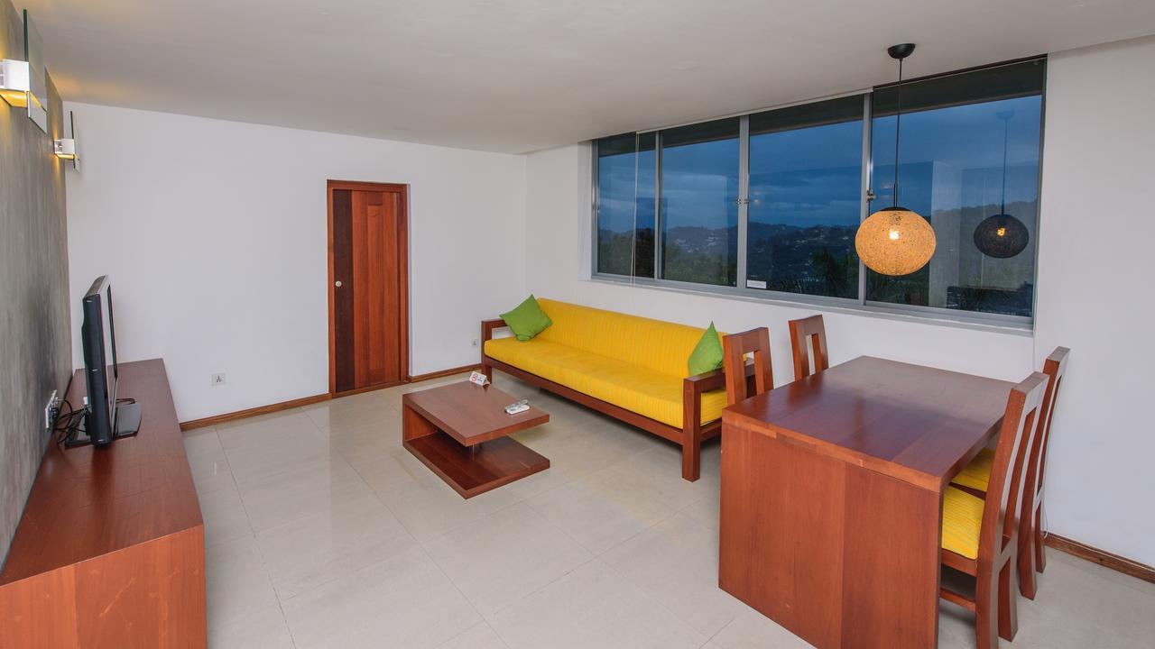 Hotel Topaz Канди Екстериор снимка