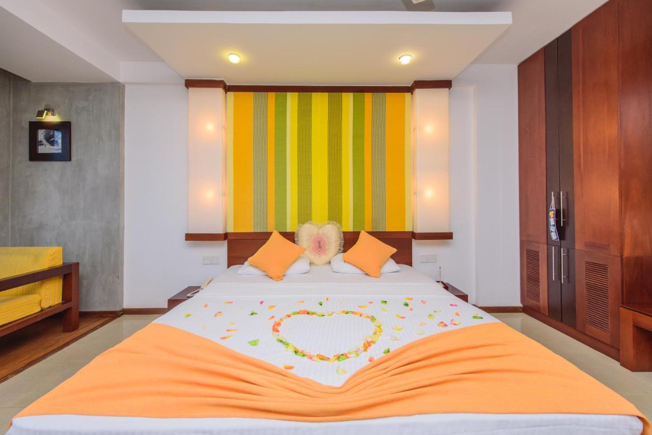 Hotel Topaz Канди Екстериор снимка
